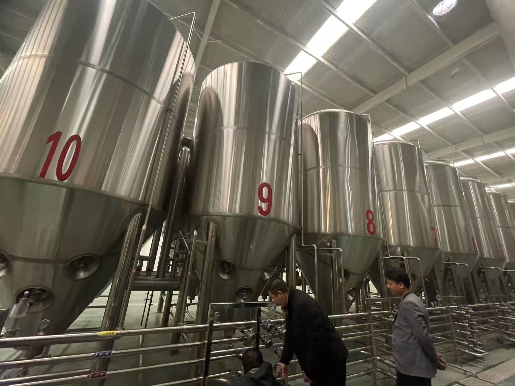 穆棱精酿啤酒设备厂—平面布置、设备设计、制造、调试、培训等一条龙服务